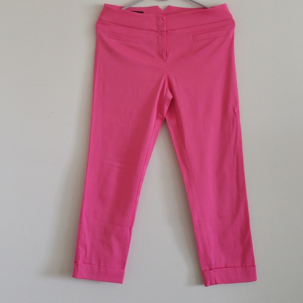 Capri poliester, cotton and spandex pants.